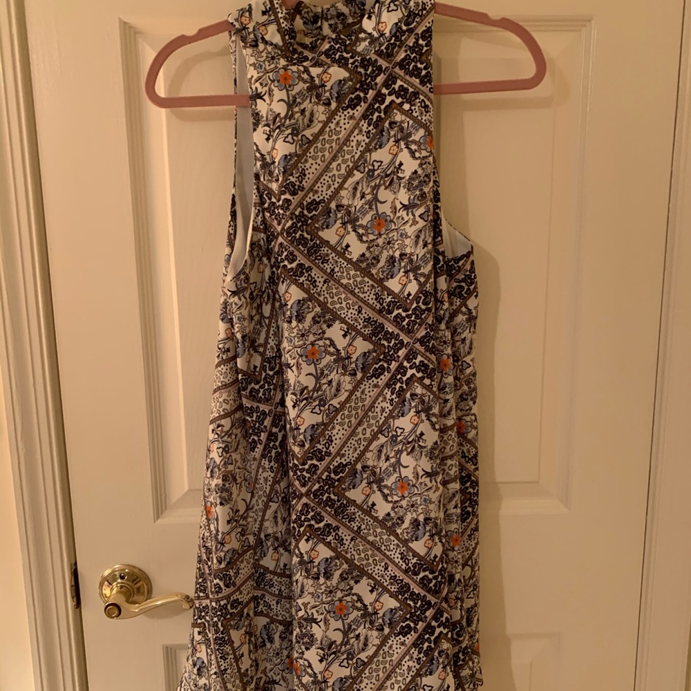 patterned, no sleeve mock neck dress